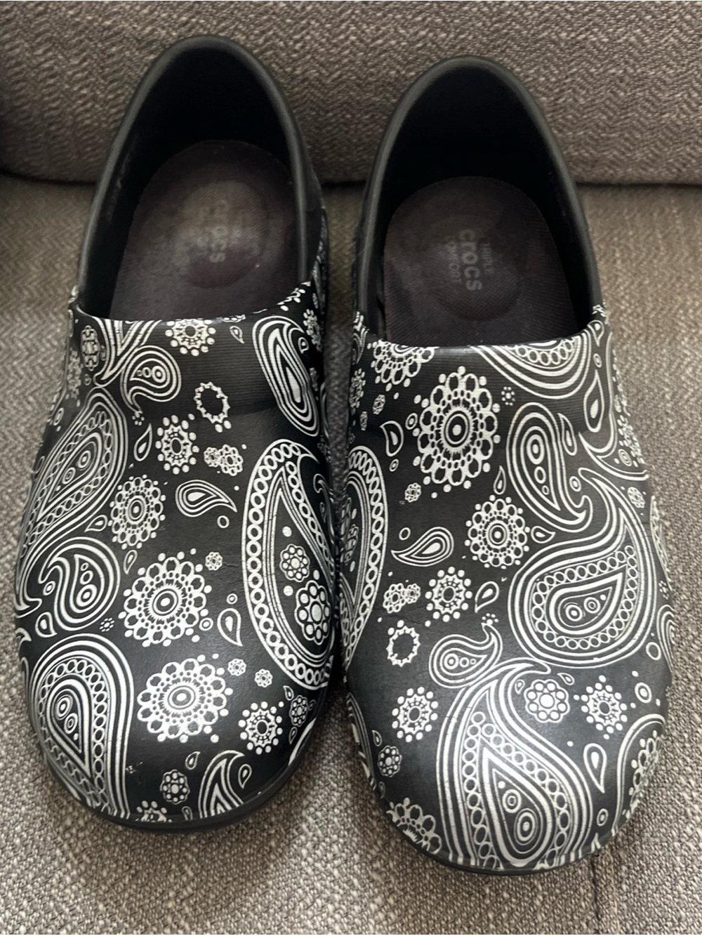 Crocs Women's Black White Comfort Non-Slip Lightweight Clog Shoes Size W 8